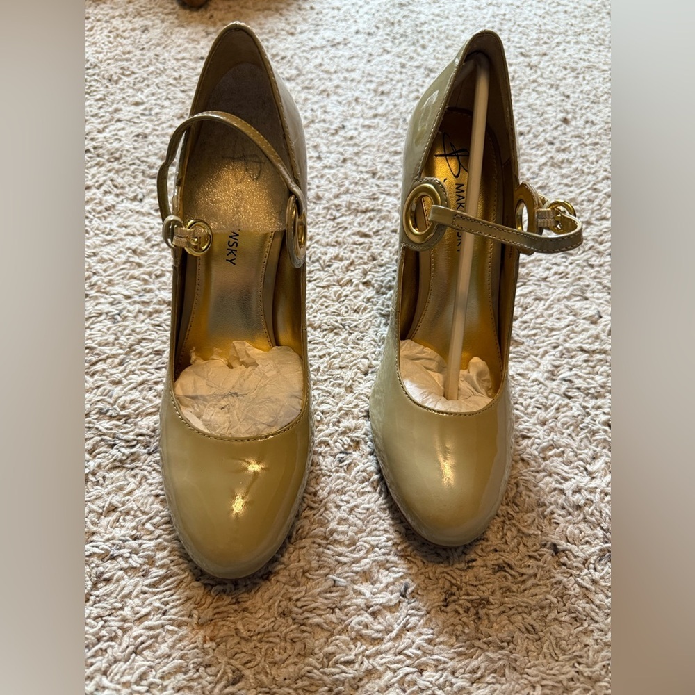 B Makowsky Cream Leather Shoes